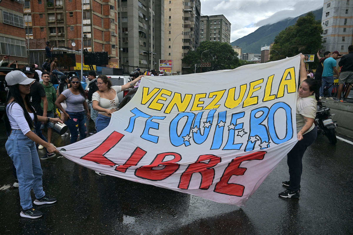 AlbertoRodNews's tweet card. A un año de las elecciones presidenciales del 28 de julio de 2024, Venezuela sigue atrapada entre dos realidades paralelas: la de un pueblo que asegura haber elegido un nuevo presidente, y la de un...