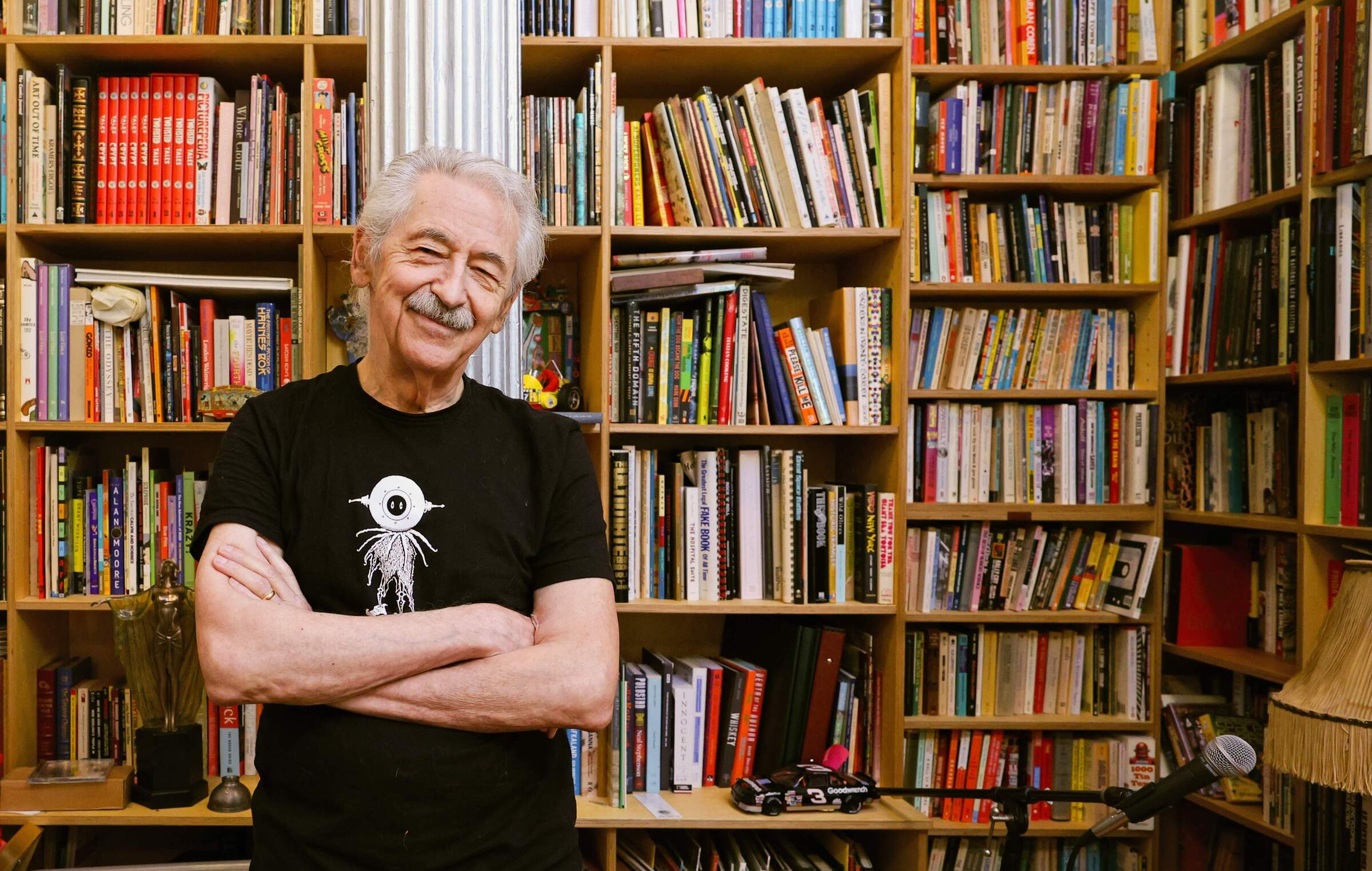 PsychedelicMag's tweet card. At 86, Peter Stampfel, a true pioneer of freak-folk, anti-folk, and psych-folk who co-founded the Holy Modal Rounders and used to be in The Fugs, has a new album called ‘Song Shards’ dropping on...