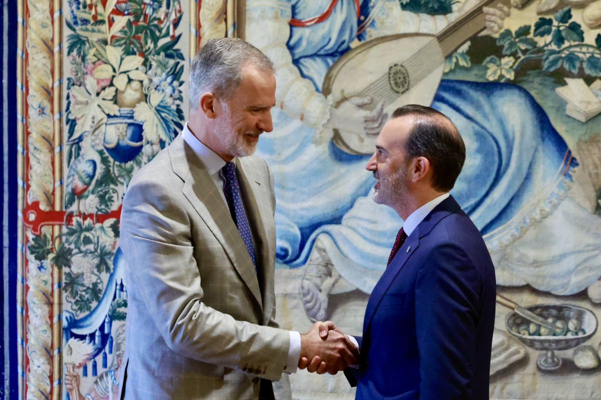 LaRepublicaCat's tweet card. El president del Parlament balear i representant de Vox serà jutjat per un delicte d'odi per haver estripat el retrat de les Roges del Molinar, assassinades pel franquisme