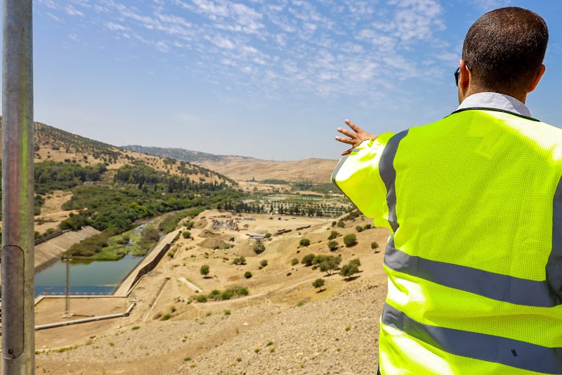 barlamanefr's tweet card. Le Maroc connaît une situation hydrique d’une gravité croissante : au lundi 28 juillet, les retenues cumulées des principaux barrages du pays ne dépassaient guère 35,8 % de leur capacité globale,...