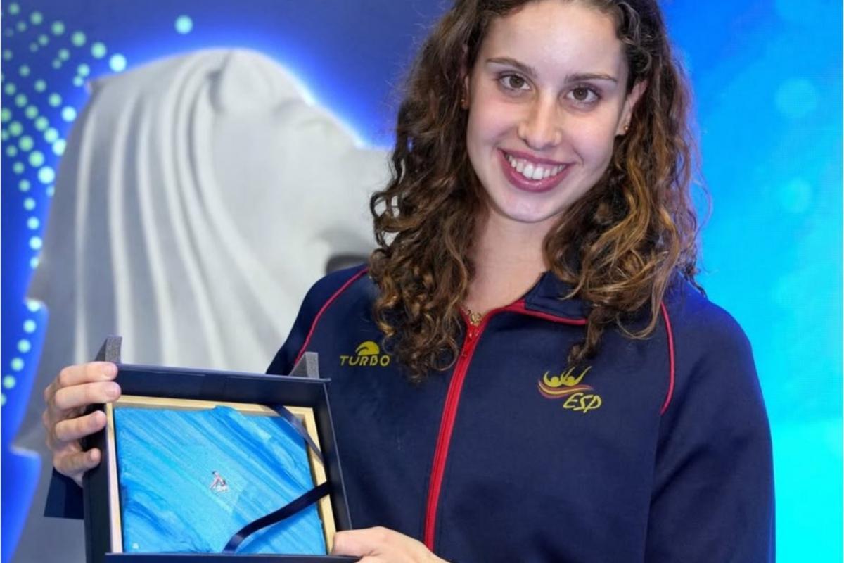 MarcaTMF's tweet card. La nadadora española ha asegurado sentirse con "una felicidad indestructible" tras colgarse seis medallas, tres oros y tres bronces, en el Mundial de natación de Singapur