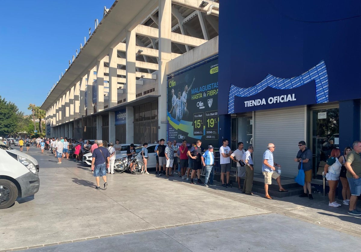 SURDeporte's tweet card. También se rehabilita la venta online, que quedó suspendida temporalmente el viernes al colapsar la web por la alta demanda de los abonados