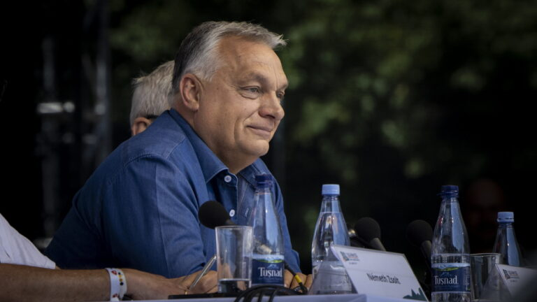sasharosesfan's tweet card. Ungarns Ministerpräsident Viktor Orbán hat sich erneut scharf gegen eine EU-Mitgliedschaft der Ukraine ausgesprochen. In einem Interview mit dem Radiosender Kossuth erklärte er, eine Aufnahme Kiews...