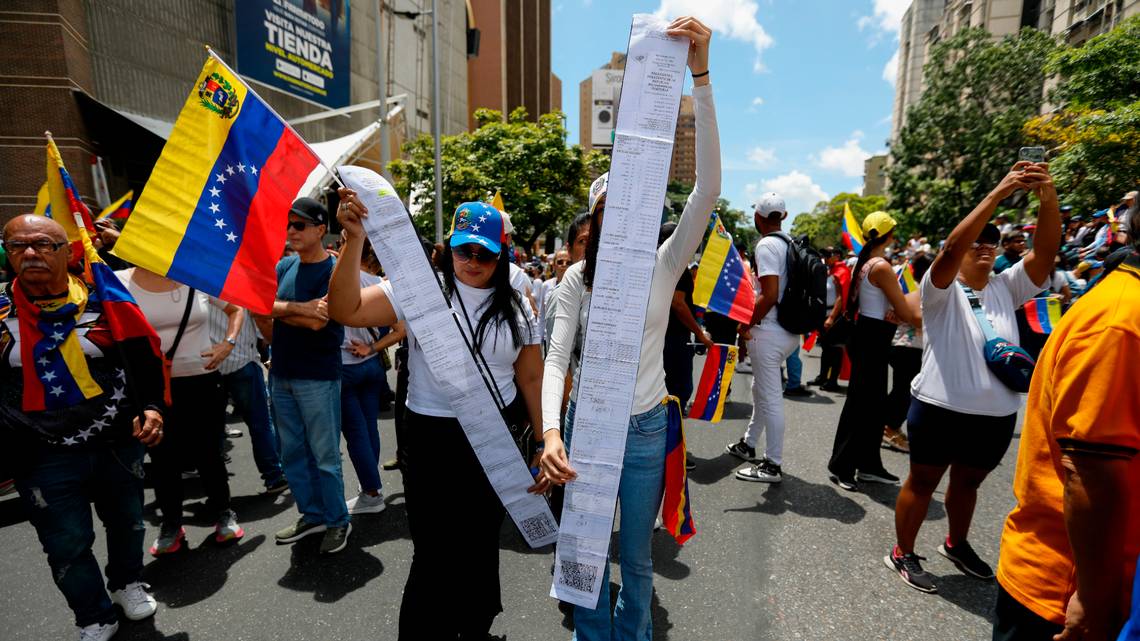 AlbertoRodNews's tweet card. Un año después de las disputadas elecciones presidenciales en Venezuela, en las que se cuestionó el triunfo de Nicolás Maduro entre denuncias de fraude de la oposición, el chavismo goza de un poder...