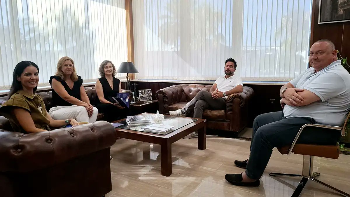 CadizDirecto's tweet card. Del 17 al 19 de octubre, el nuevo edificio de Incubazul acogerá esta competición intensiva de 48 horas donde equipos multidisciplinares desarrollarán