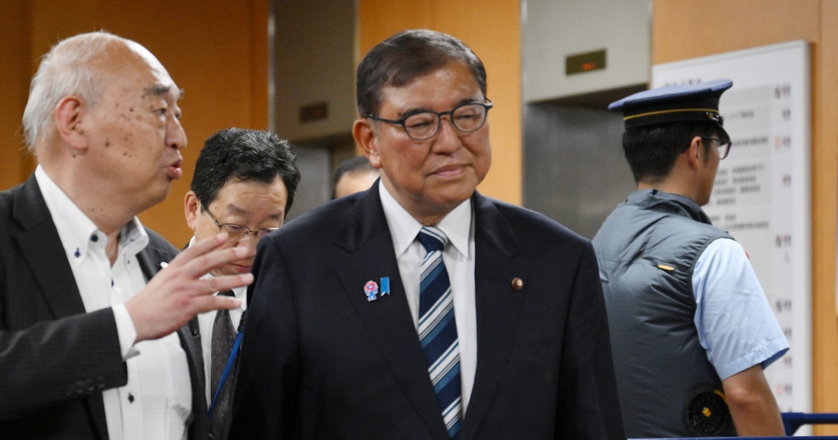 ShigesaburoO's tweet card. 石破茂首相は28日夜、自民党本部で開いた両院議員懇談会の終了後、記者団に続投する考えに変わりないと述べた。懇談会では参院選での自民党の大敗を踏まえ退陣するよう求める声が相次いでいた。懇談会は当初の2時間の予定を超え、4時間30分ほど続いた。首相は日米の関税合意の実行などに触れ「果たすべき責任を果たしたい」と語った。「私どもの内閣として重い責任を負っていると（懇談会で）話した」と明らかにした。懇