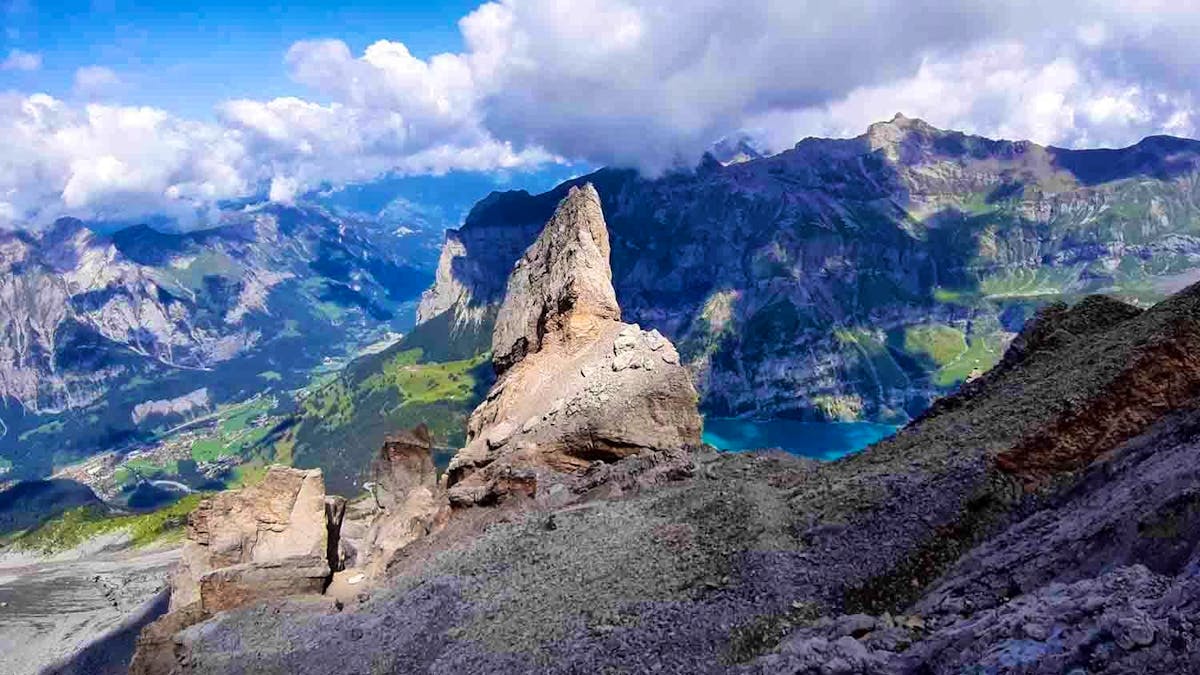 schweizim's tweet card. Nach heftigen Regenfällen drohen in Kandersteg grosse Schuttmengen abzustürzen. Der Oeschiwald ist gesperrt, Murgänge könnten Schäden verursachen. Bewohnte Gebiete sind nicht gefährdet.