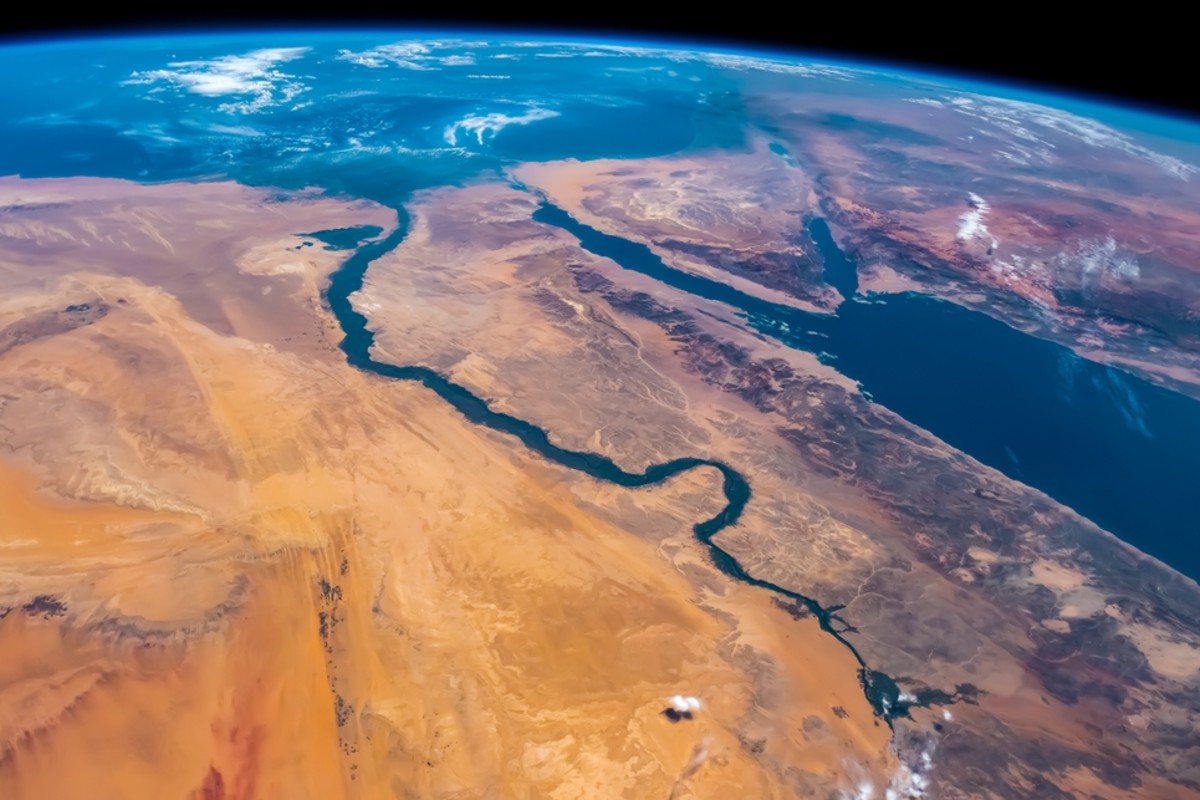DiscoverMag's tweet card. Learn about the migration routes that ancient humans took when traveling out of Africa and how rising sea levels may have sunk an Egyptian city.