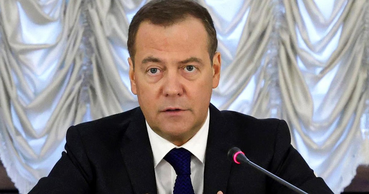 _marcomontanari's tweet card. Le dichiarazioni di Medvedev contro Von der Leyen dopo l'accordo sui dazi con Trump: "È ora che gli europei prendano d'assalto Bruxelles"