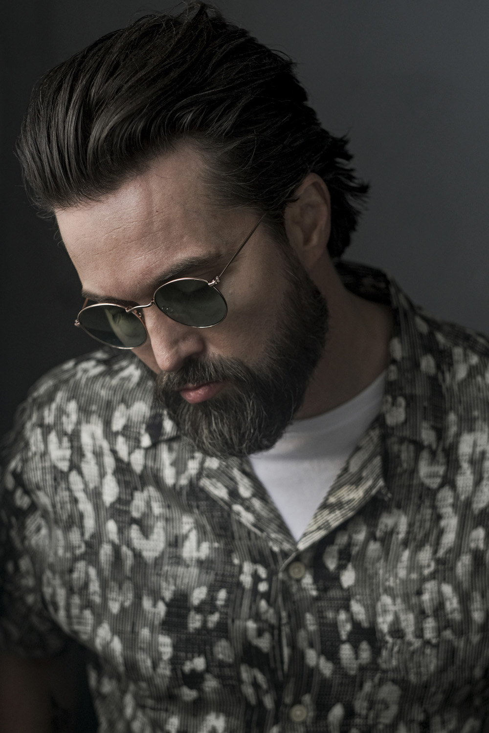 TonyBlakePhoto's tweet card. If there's one tall, dark-haired Irishman cropping up everywhere at the moment, it's Emmett J Scanlan – and oh is he everyone. Hailing from Dublin and