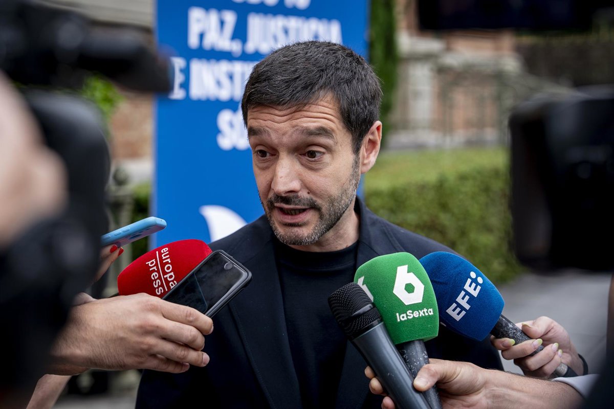 EP_Social's tweet card. El ministro de Derechos Sociales, Consumo y Agenda 2030, Pablo Bustinduy, ha calificado de "gran paso" la...