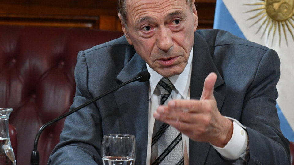danich45bis's tweet card. El exjuez de la Corte Suprema de Justicia aseguró que el decreto de Javier Milei es inconstitucional, anticipó que podría haber denuncias penales contra los involucrados y no descartó que, si firman...