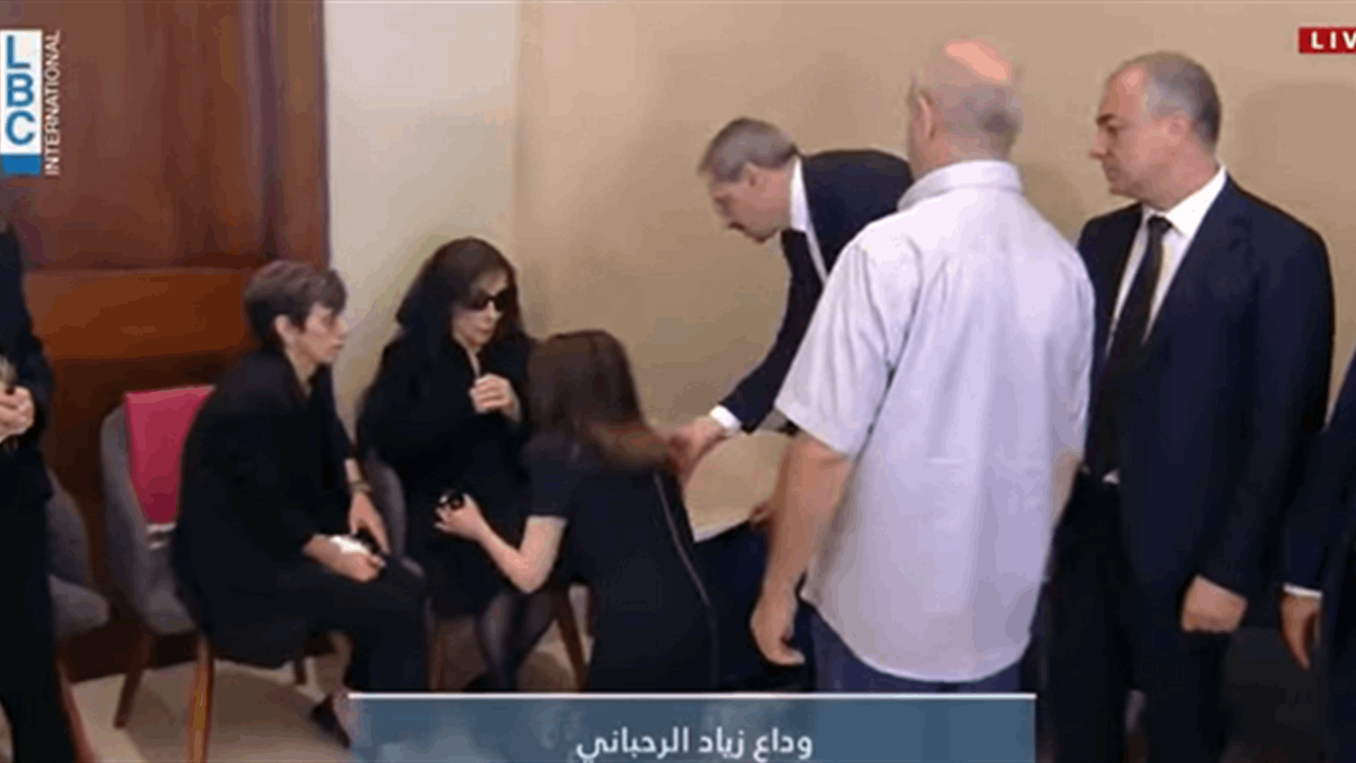 LBCILebanon's tweet card. في وداع زياد الرحباني... ماجدة الرومي تبكي عند أقدام فيروز (فيديو)