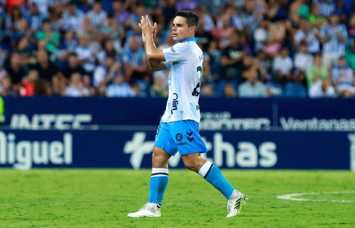 FondoSegunda's tweet card. Varias novedades en la plantilla del Málaga. Se han confirmado en las últimas horas una salida, una lesión, y una renovación que está próxima.