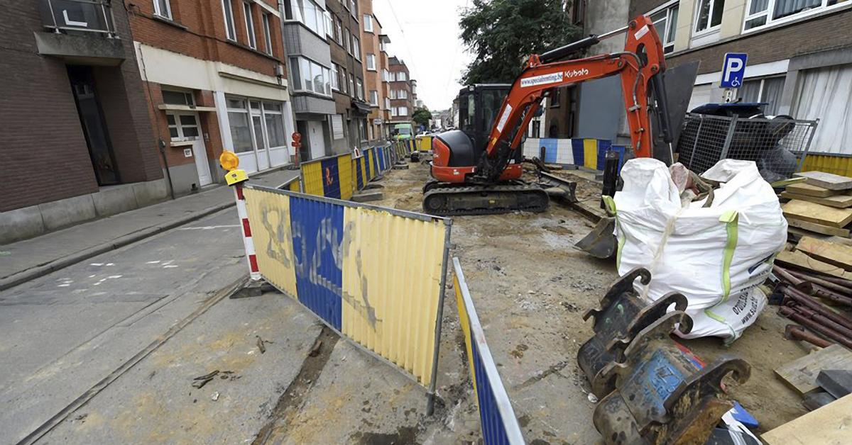 LaCapitale_be's tweet card. La commune d’Uccle connaît cet été une série de travaux d’envergure, affectant tant la voirie que les réseaux d’impétrants. Plusieurs rues seront temporairement fermées, tandis que d’autres connaît...