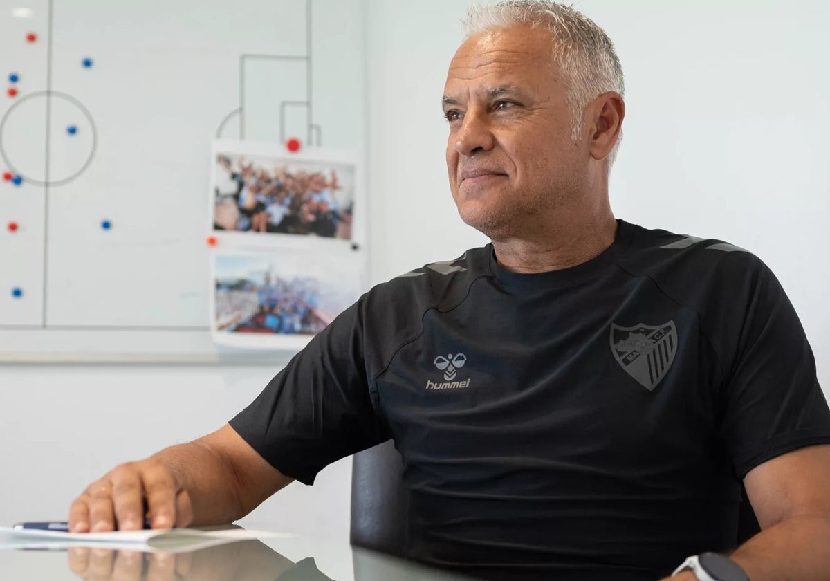 SURDeporte's tweet card. El entrenador del Málaga pasa revista después de los primeros dos amistosos
