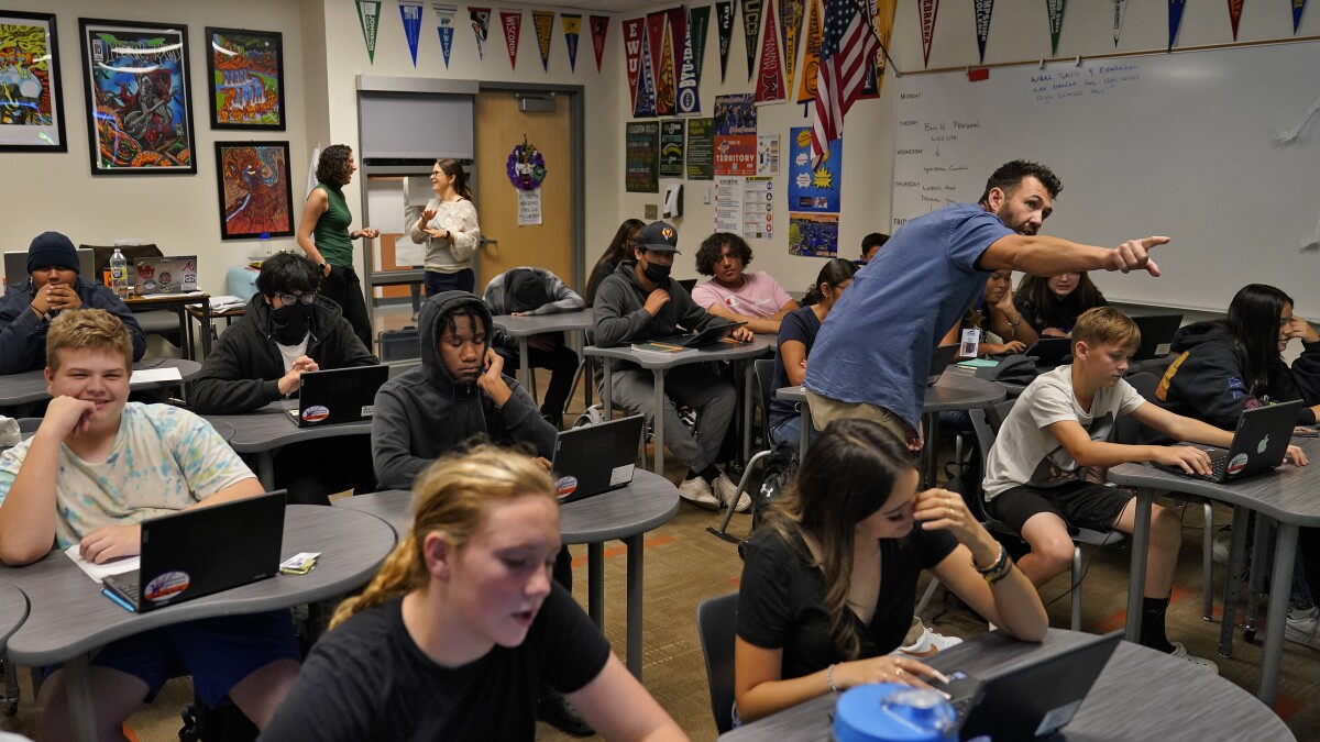 drMi's tweet card. Teachers who work together to set the educational tone and practice for their students are twice as likely to stay at their schools.
