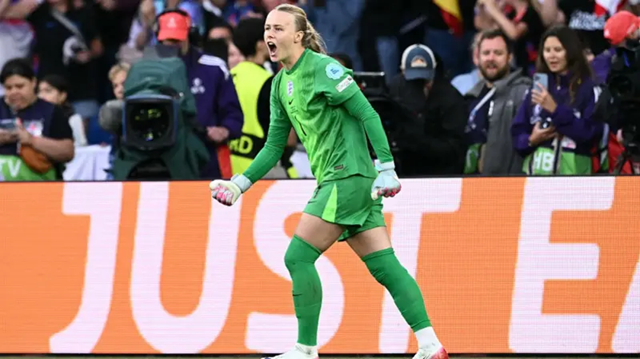SportGrillBlog's tweet card. (Image credit: Getty Images) Hannah Hampton has praised England for showcasing “grit” and “English blood” to defend their UEFA Women’s Euro title.