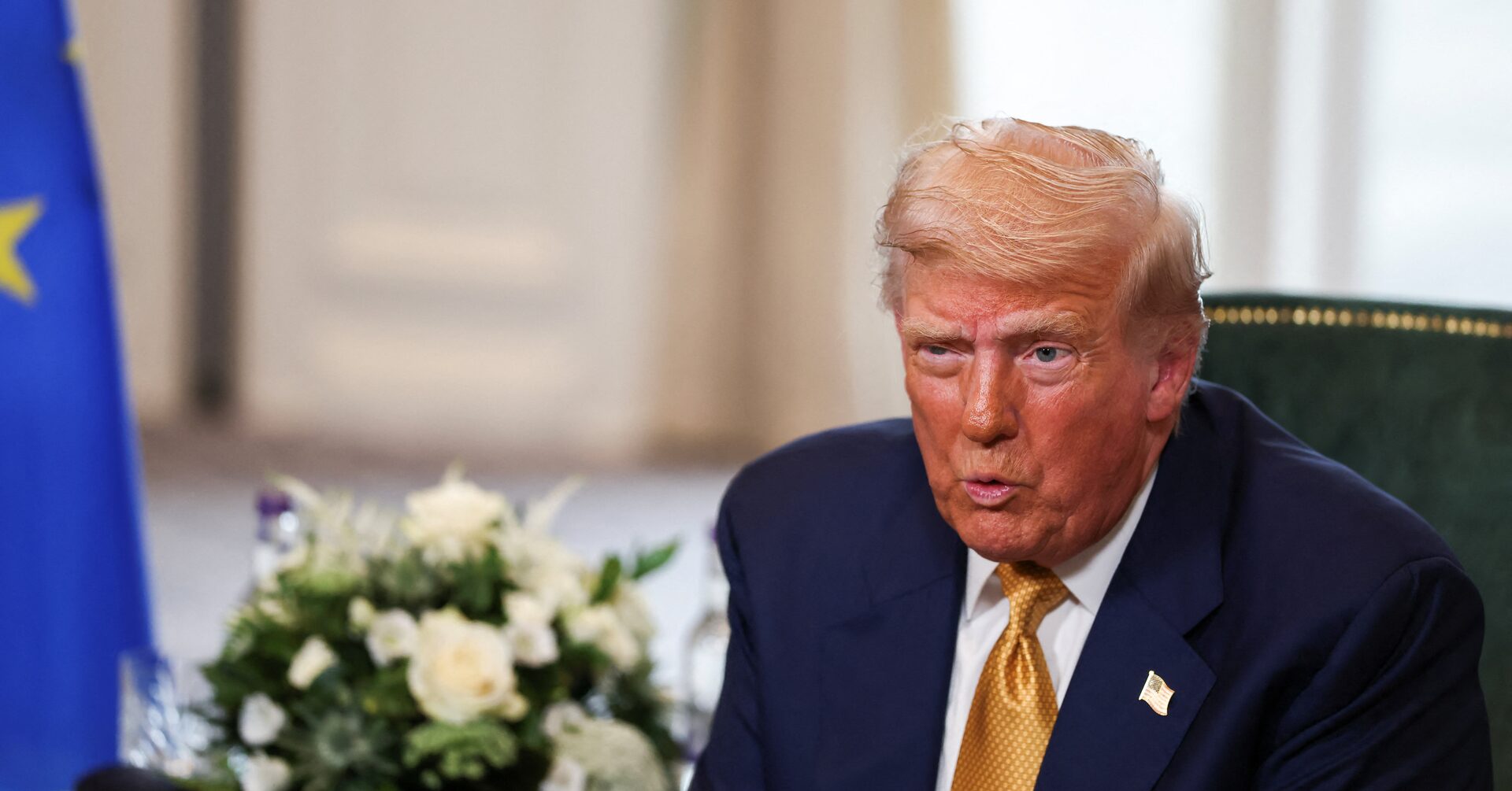 ReutersJapan's tweet card. トランプ米大統領は２８日、ロシアが５０日以内に和平合意に応じなければロシアに制裁を科すと表明していたことについて、この期限を１０─１２日に短縮すると述べ、ウクライナに侵攻しているロシアに対する圧力を強めた。