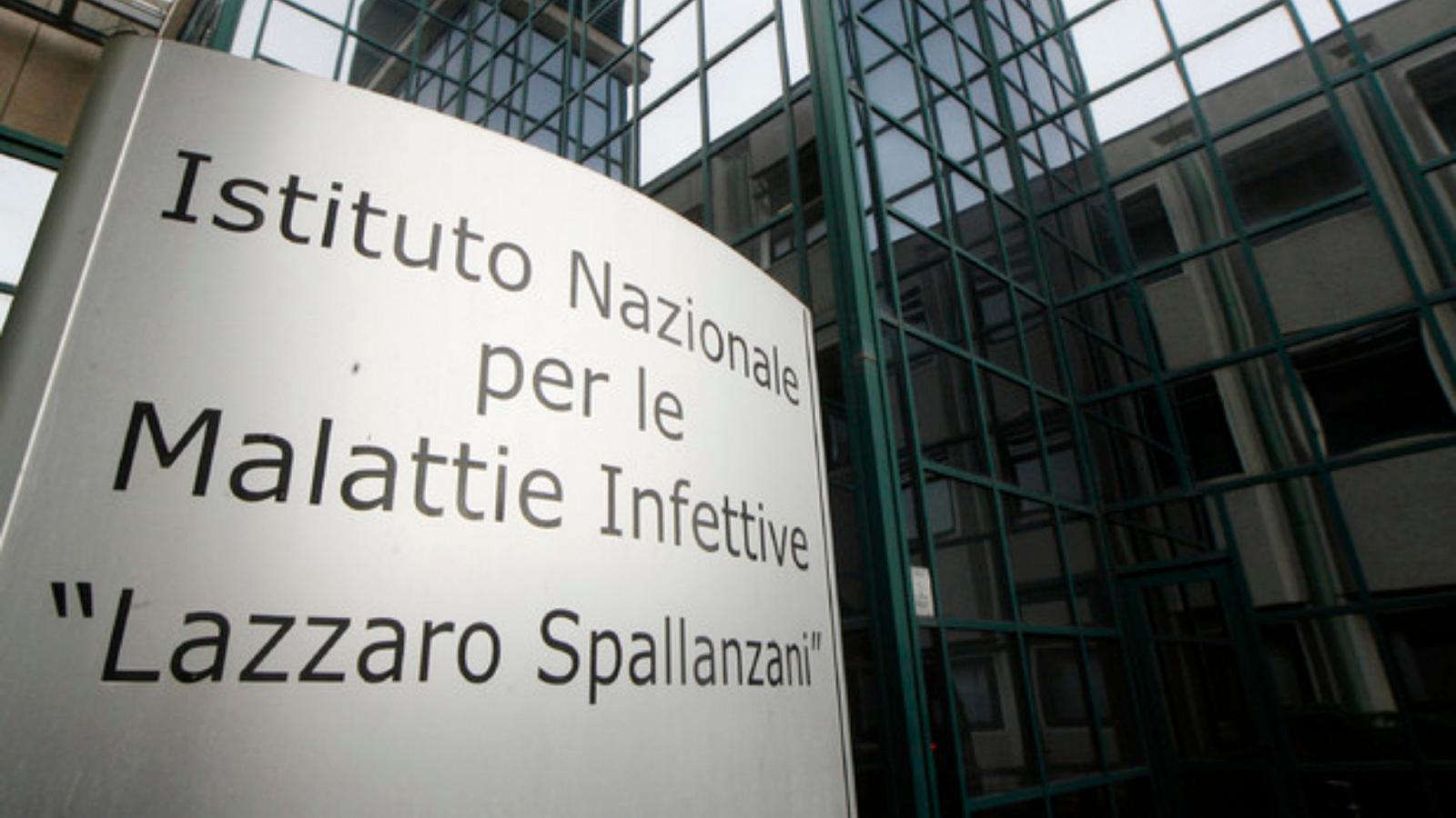 RaiNews's tweet card. L'uomo, 77 anni, soffriva di patologie croniche e aveva subito un trapianto cardiaco. Poco tempo fa aveva soggiornato a Baia Domizia in Campania