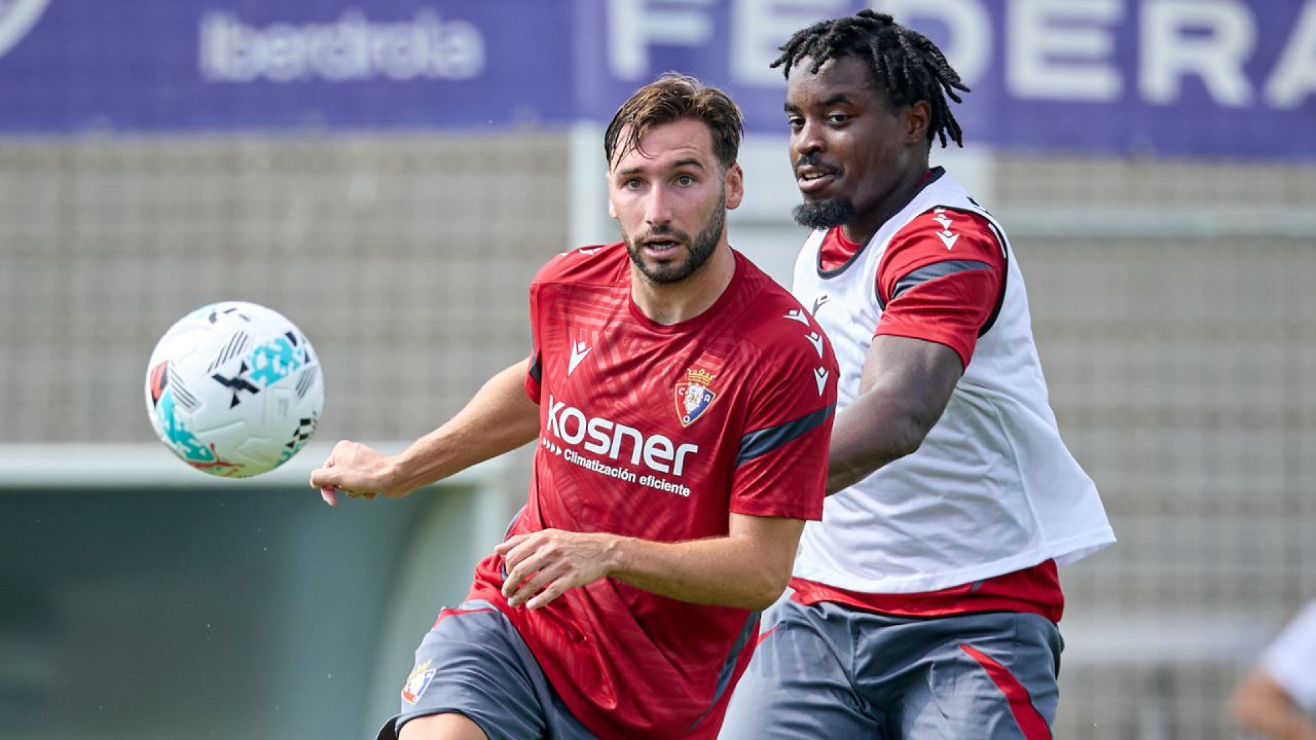 copenavarra's tweet card. Jon Moncayola, mediocentro del Club Atlético Osasuna y uno de los pilares del vestuario, ha arrancado la pretemporada en Tajonar con energía, ilusión y la mirada puesta en objetivos ambiciosos