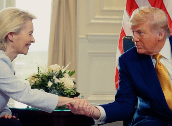 Saudi_Gazette's tweet card. President Trump and EU chief Ursula von der Leyen finalize trade deal setting 15% tariff ceiling and outlining $750B in U.S. energy purchases, averting a global trade war.