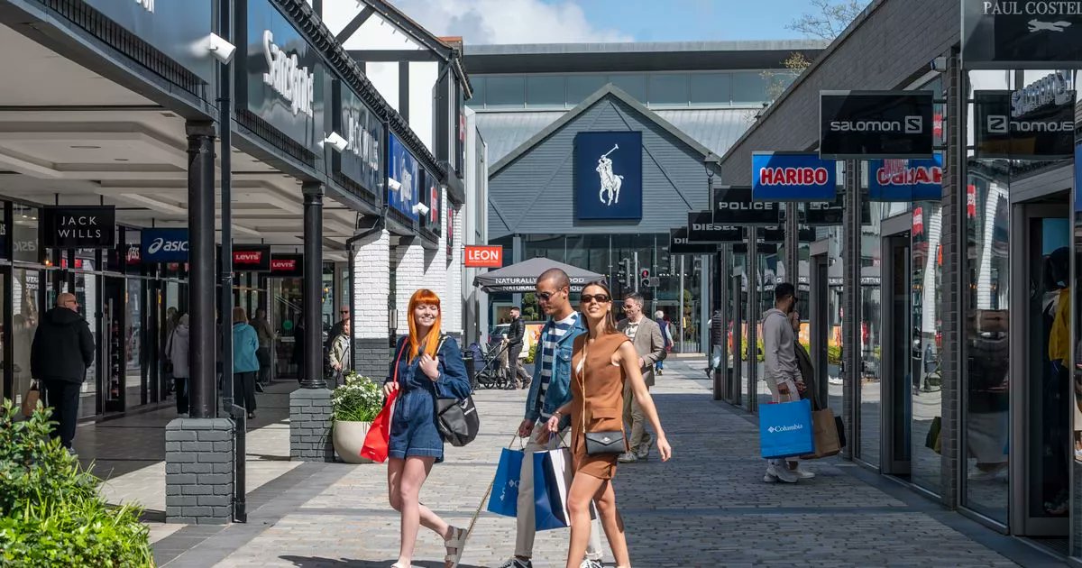 EchoWhatsOn's tweet card. The shopping outlet is continuing to celebrate its 30th anniversary