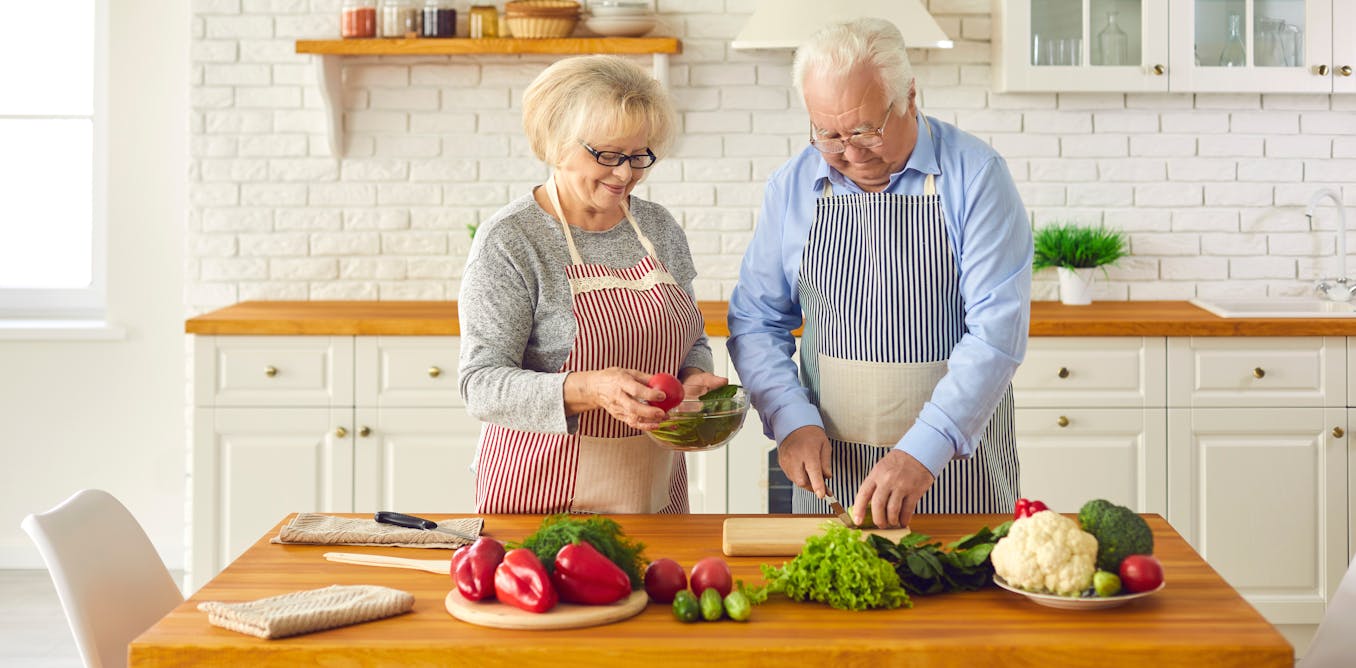 HmmmNiceee's tweet card. A 15-year study found older adults with healthy diets aged better and developed diseases more slowly, contrary to those eating more inflammatory foods.