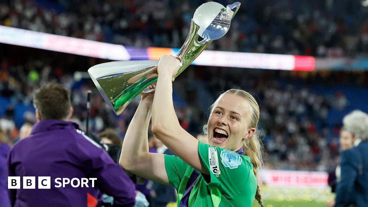Ian_M1's tweet card. England goalkeeper Hannah Hampton pays tribute to her grandfather who died two days before the Lionesses' triumphant Euro 2025 campaign.
