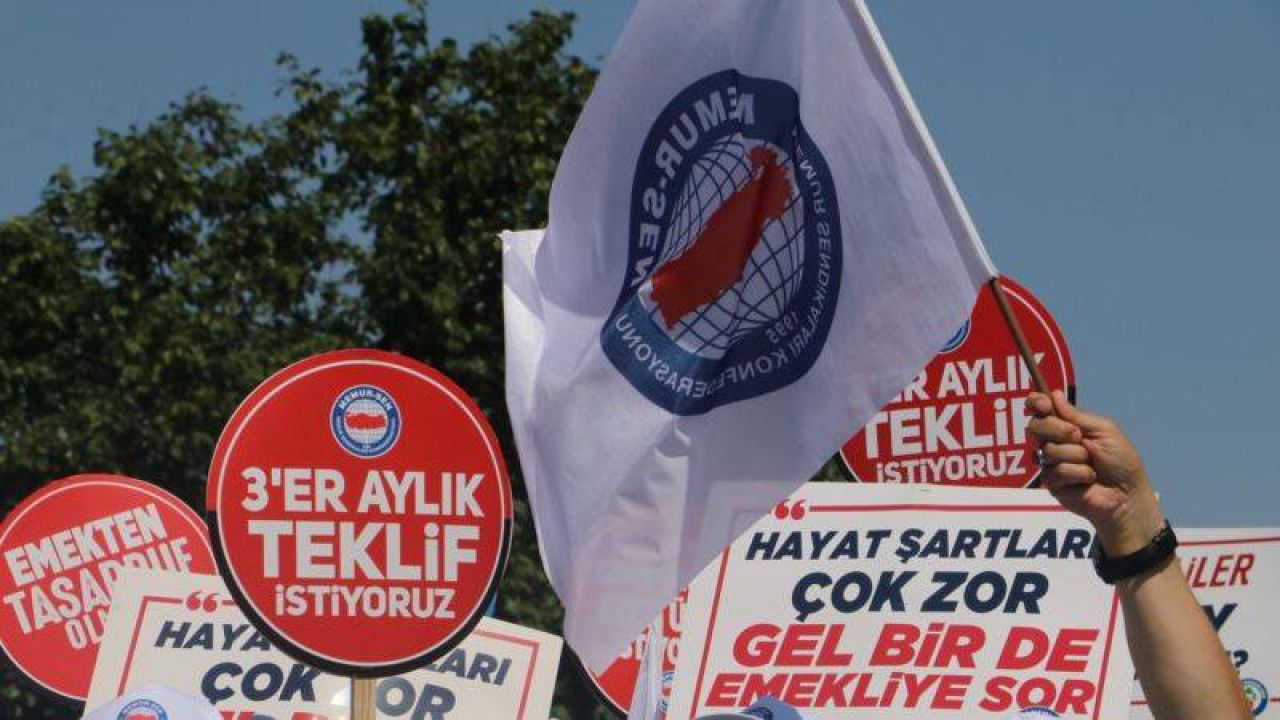 DevrimciDusn's tweet card. Memur-Sen, Çalışma ve Sosyal Güvenlik Bakanlığı'nda 2026'nın ilk yarısı için 10 bin TL zam ve yüzde 10 refah payı talep etti.