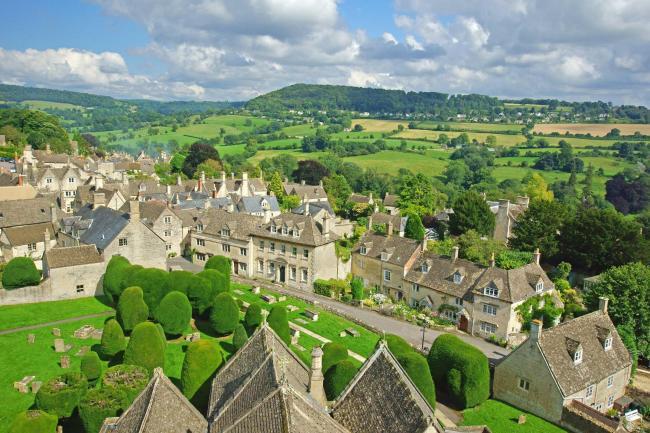 TheOxfordMail's tweet card. Wealthy Americans have been flocking to the “trendy and fashionable” Cotswolds, a socialite has said.