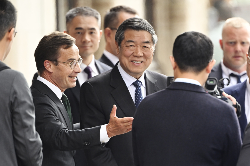 ALDailyNews's tweet card. Analysts say the two envoys could set the stage for a possible meeting between U.S. President Donald Trump and Chinese President Xi Jinping later this year to cement a recent thaw in trade tensions.