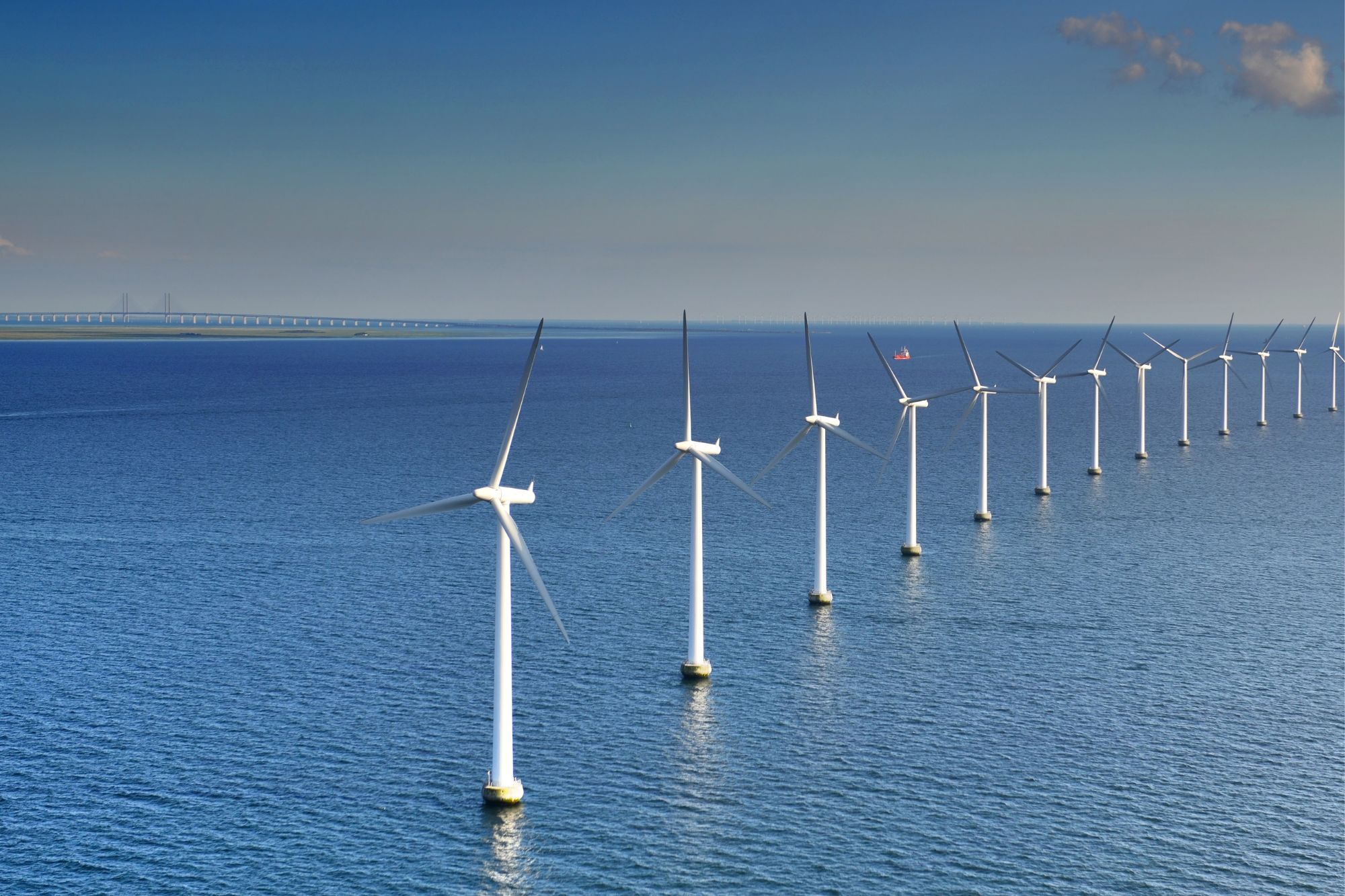 Adnkronos's tweet card. Nel 2024 l’Europa ha installato oltre 16,4 GW di nuova capacità eolica e prevede una roadmap da oltre 450 GW entro il 2030