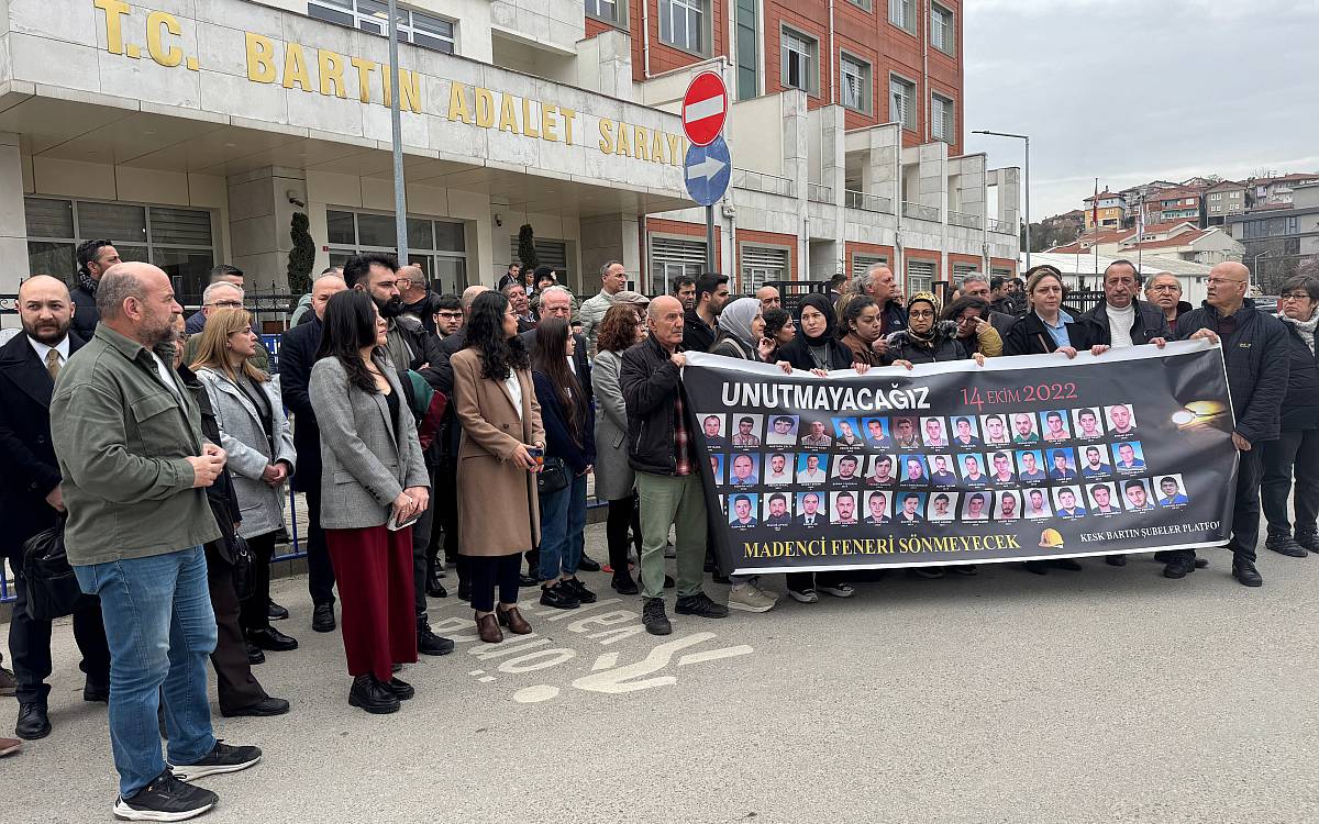 DevrimciDusn's tweet card. BARTIN - Bartın Amasra’da 43 madencinin hayatını kaybettiği maden katliamından üç yıl sonra kamu görevlilerine de dava açıldı. Türkiye Taşkömürü Kurumu (TTK)