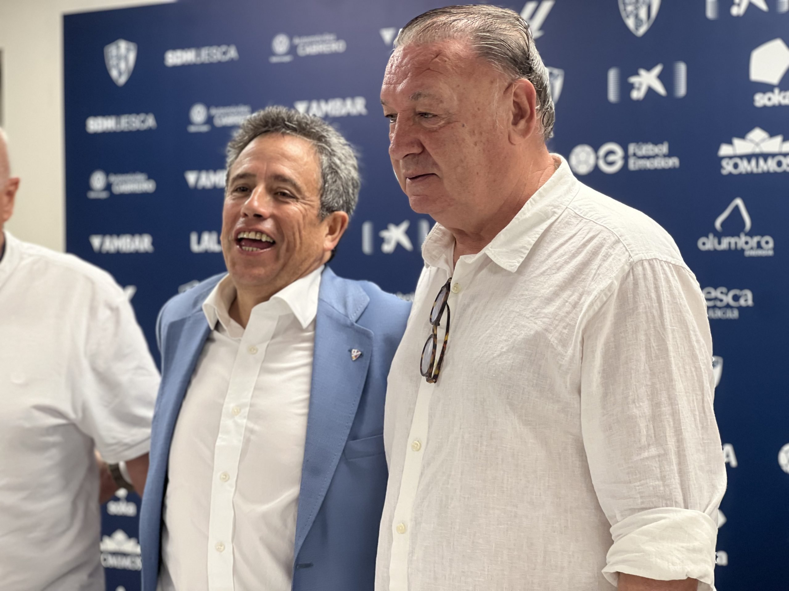 BalonesFueraSDH's tweet card. En agosto de 2024, la SD Huesca estuvo al borde de la desaparición. Tras romperse el acuerdo con el Grupo Pini, el club fue rescatado el 10 de agosto gracias a una inyección de 6,1 millones de euros...
