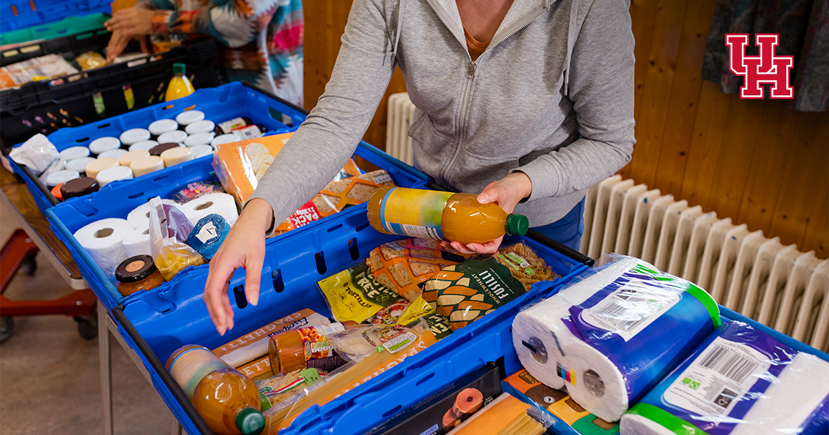 UH_News's tweet card. University of Houston researchers will utilize artificial intelligence to develop an online resource for food pantries, aiming to streamline stakeholder collaboration and distribute resources to...