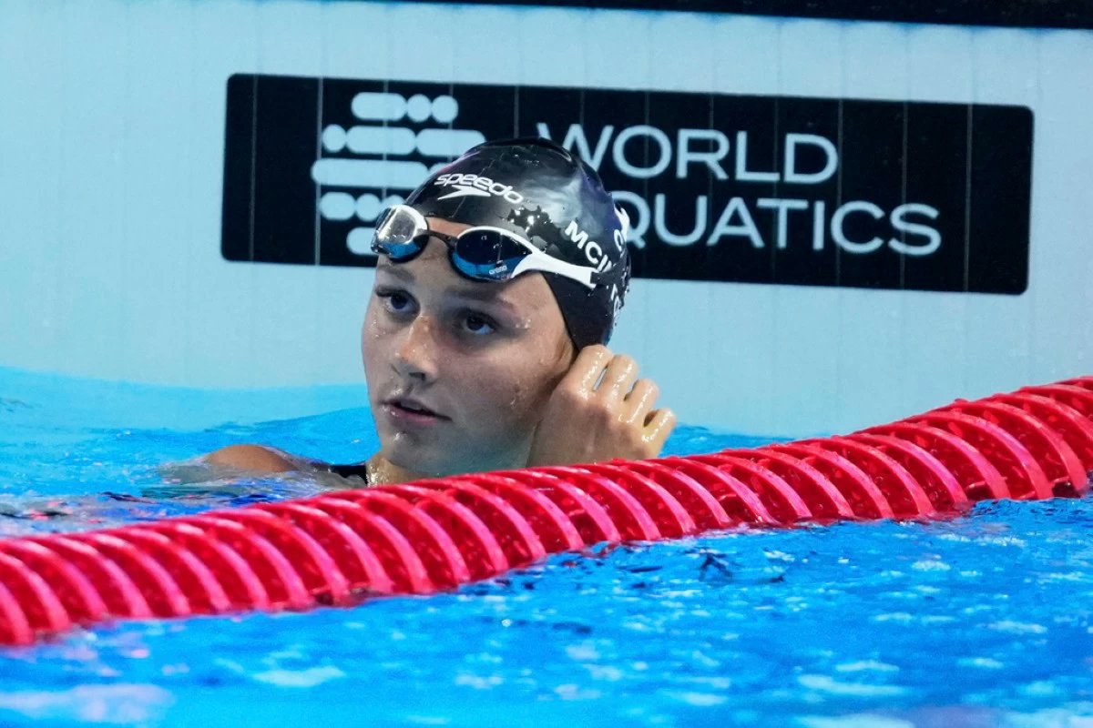 mbsportsonline's tweet card. SINGAPORE (AP) — It's Day 2 at the swimming world championships in Singapore.That means it's a chance for Summer McIntosh to add her second gold medal after...