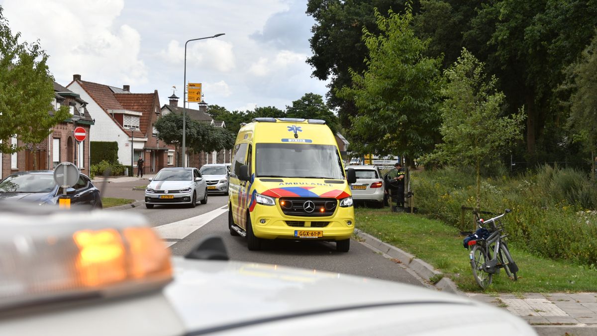 BoertjePummel's tweet card. Een minderjarige fietser is maandagmiddag gewond geraakt bij een aanrijding in Venray.