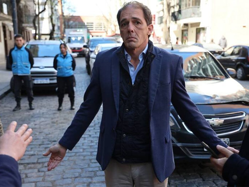 LQCNews's tweet card. Curci llega para cortar cabezas y desangrar lo que queda de los medios de comunicación públicos. Lo que no se animó a ejecutar Eduardo González lo hará él, sin siquiera dudarlo. Su puesto fue una...