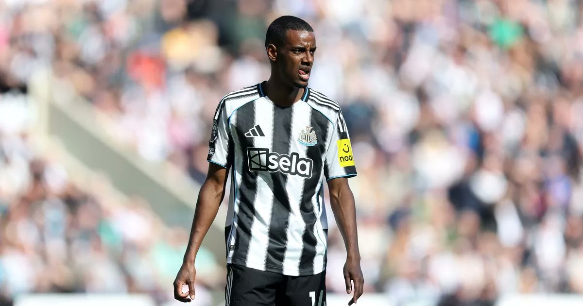 LivEchoLFC's tweet card. Latest Liverpool transfer news with the signing of Alexander Isak from Newcastle United approved by Robbie Fowler