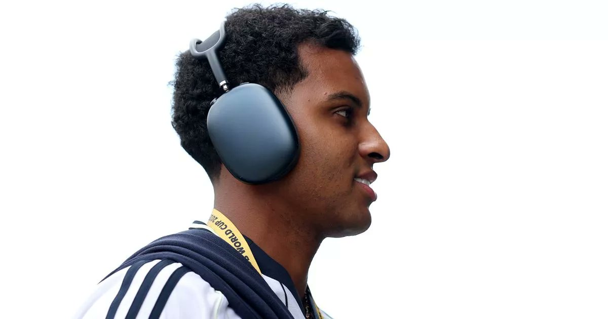 ArsenalFC_fl's tweet card. Latest Arsenal transfer news with summer target Rodrygo sending a clear message after a Real Madrid update emerged that could impact his future