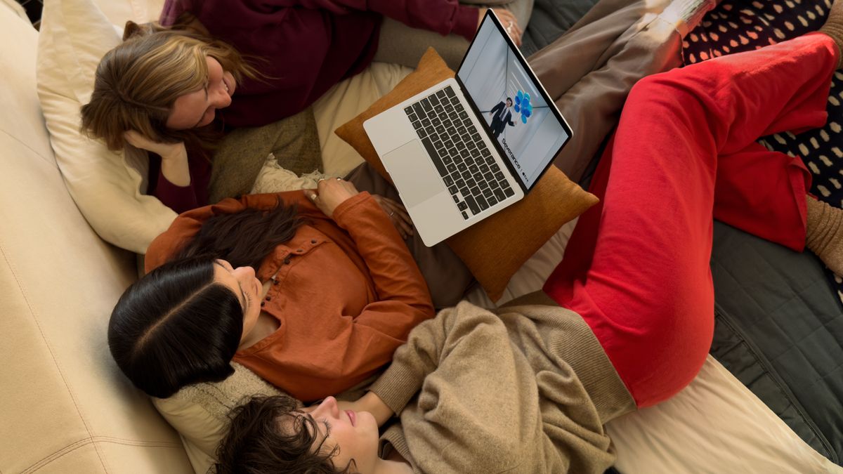 DigitalCameraW's tweet card. The 2025 MacBook Air M4 has dipped to its lowest ever price on Amazon, a $200 discount