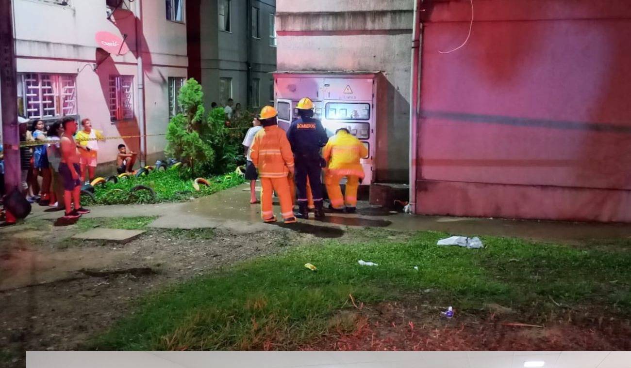 RCNBga's tweet card. Dos personas murieron en una tragedia ocurrida en un apartamento en Barrancabermeja.