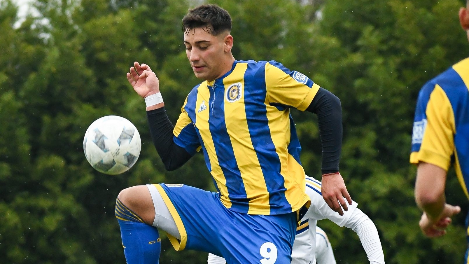 MundoCentralOf's tweet card. Rosario Central se midió ante Boca el sábado pasado, por la fecha 19 del Torneo de Juveniles 2025 «Trofeo Salvador Capizzi». El Canalla tuvo una jornada negativa, al cosechar 5 los 18 puntos que se...