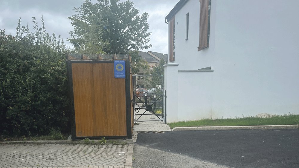 TheEchoOnline's tweet card. Residents in what was formerly a cul-de-sac in Newcastle are growing increasingly frustrated over a new pedestrian way that has been cut into the end of their estate.As part of the development of two...