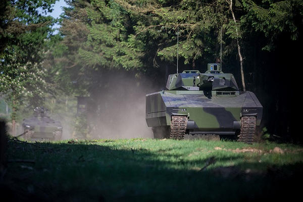 cemodf1's tweet card. En 2020, afin de remplacer les véhicules de combat d'infanterie BTR-80 hérités de son passé soviétique, la Hongrie fit savoir qu'elle commanderait 218