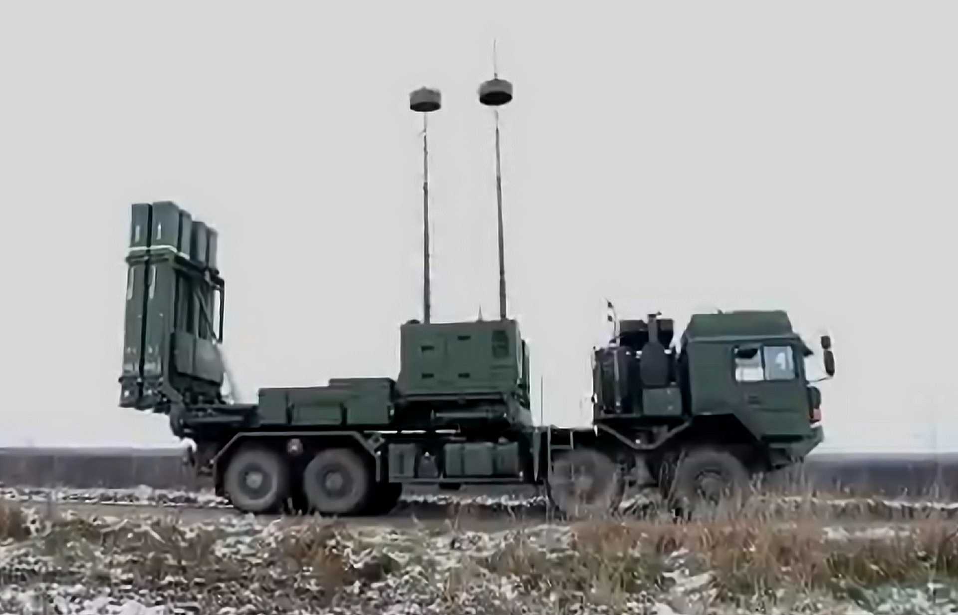 ArmyRecognition's tweet card. Technology: German IRIS T SLM air defense system proves effective against Russian ballistic...
