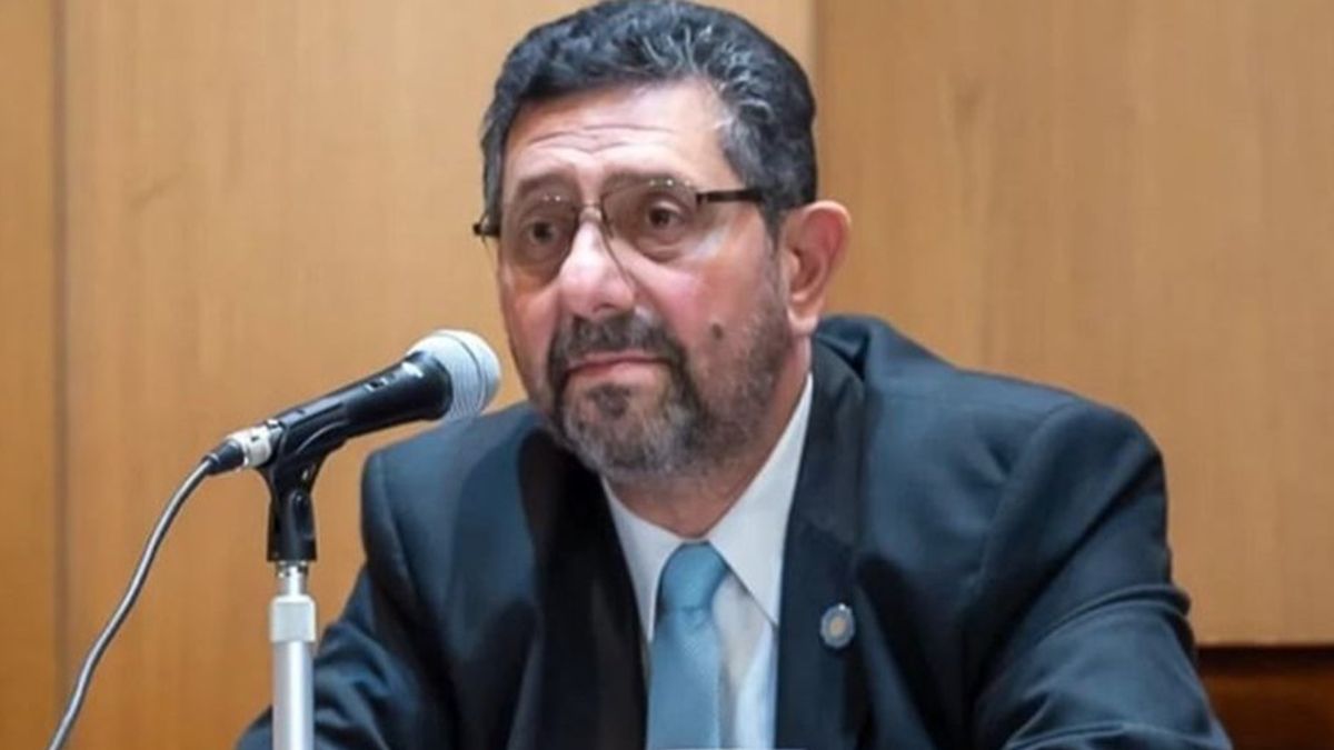 minutounocom's tweet card. Había renunciado al cargo en abril por motivos personales. La noticia fue confirmada por Manuel Adorni.