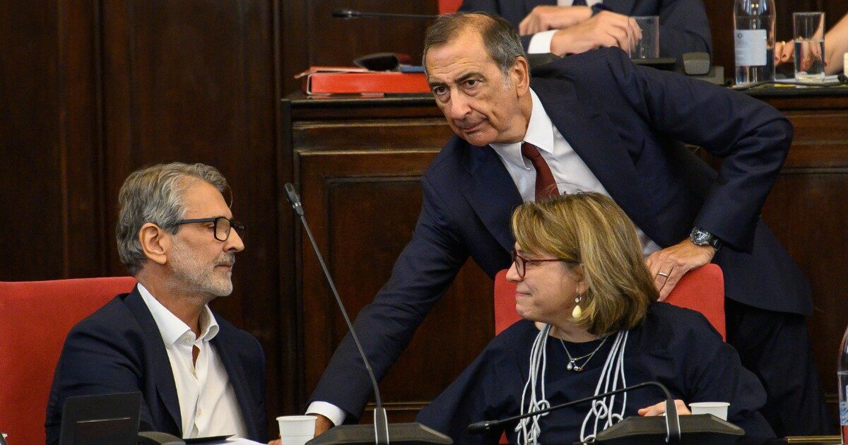 paola_chiarore's tweet card. Le comunicazione in Consiglio comunale di Giuseppe Sala: non si dimette e rilancia, con tanto di riferimenti - quasi spericolati - a Tangentopoli