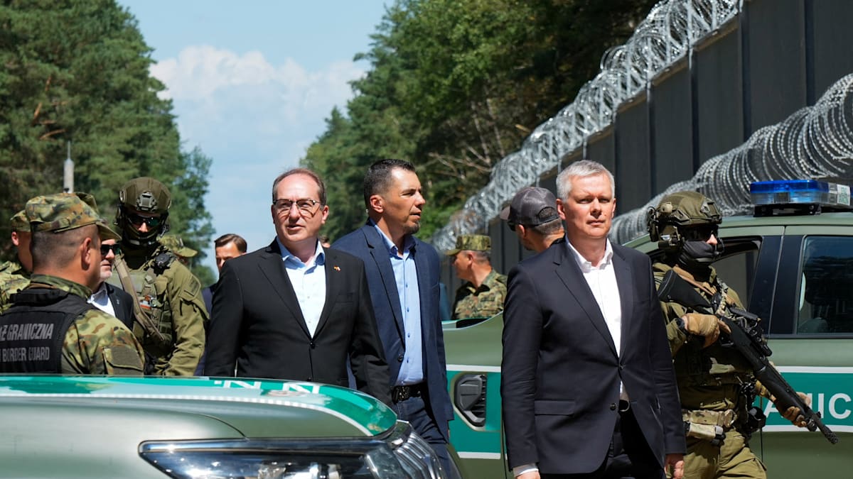 sbalcerac's tweet card. Der belarussische Diktator Lukaschenko schickt Migranten über die Grenze nach Polen, um die EU zu destabilisieren. Brüssel spricht von „hybrider Kriegsführung“. Innenminister Dobrindt besucht den...